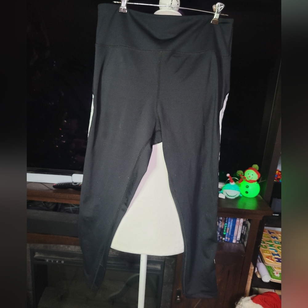 ZYIA Active size 16-18 black & white leggings
